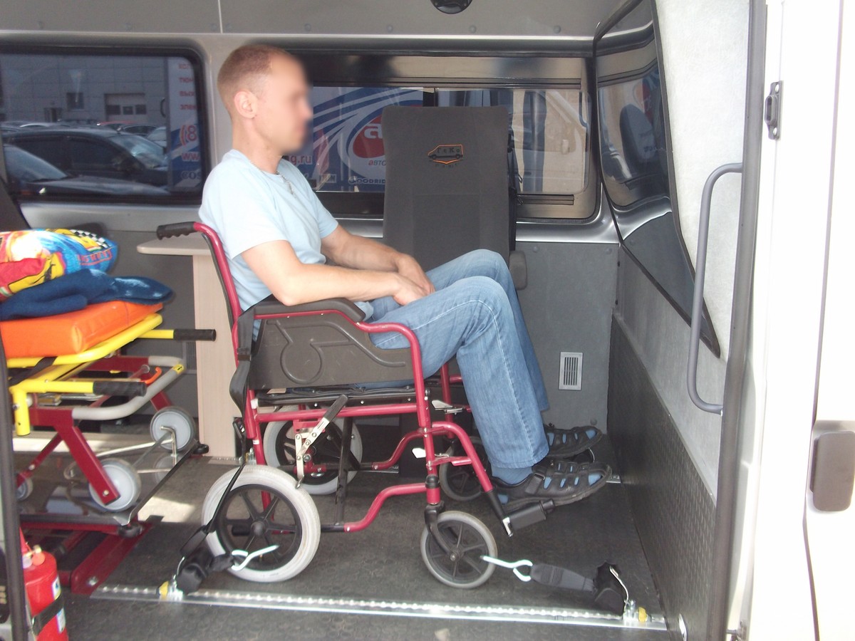 Машины для инвалидов колясочников салон