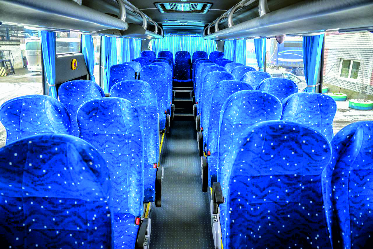 Автобус ютонг туристический бу. Ютонг 6122 салон. Yutong zk6122h9 салон. Автобус Ютонг 6122. Туристический автобус Yutong zk6122h9.